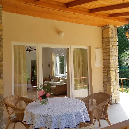 Schieszl 4 * Zamardi